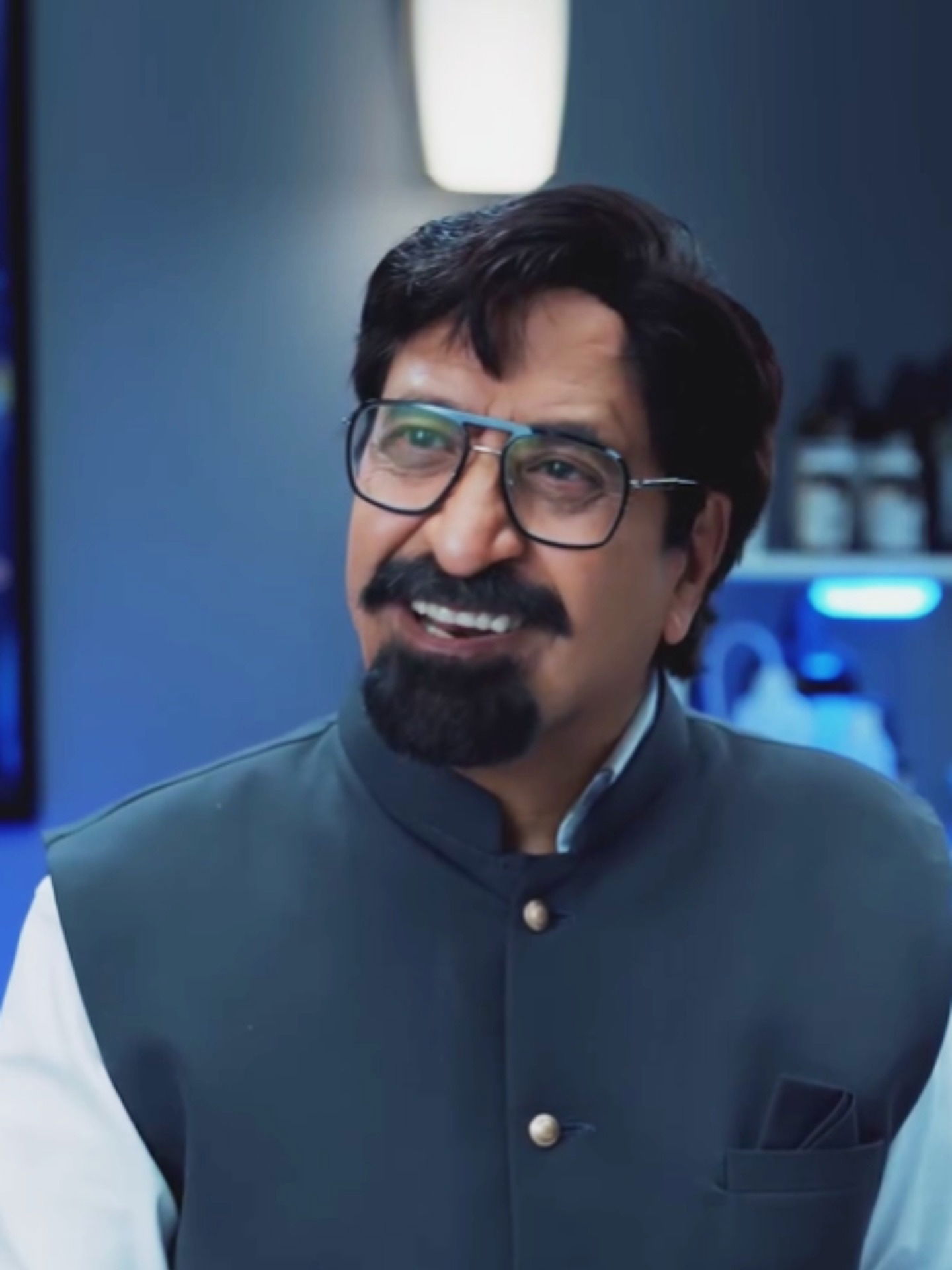 CID मधल्या डॉ. साळुंकेचं खरं वय किती? - Marathi News | CID मधल्या डॉ. साळुंकेचं खरं वय किती? | Latest Photos at Lokmat.com