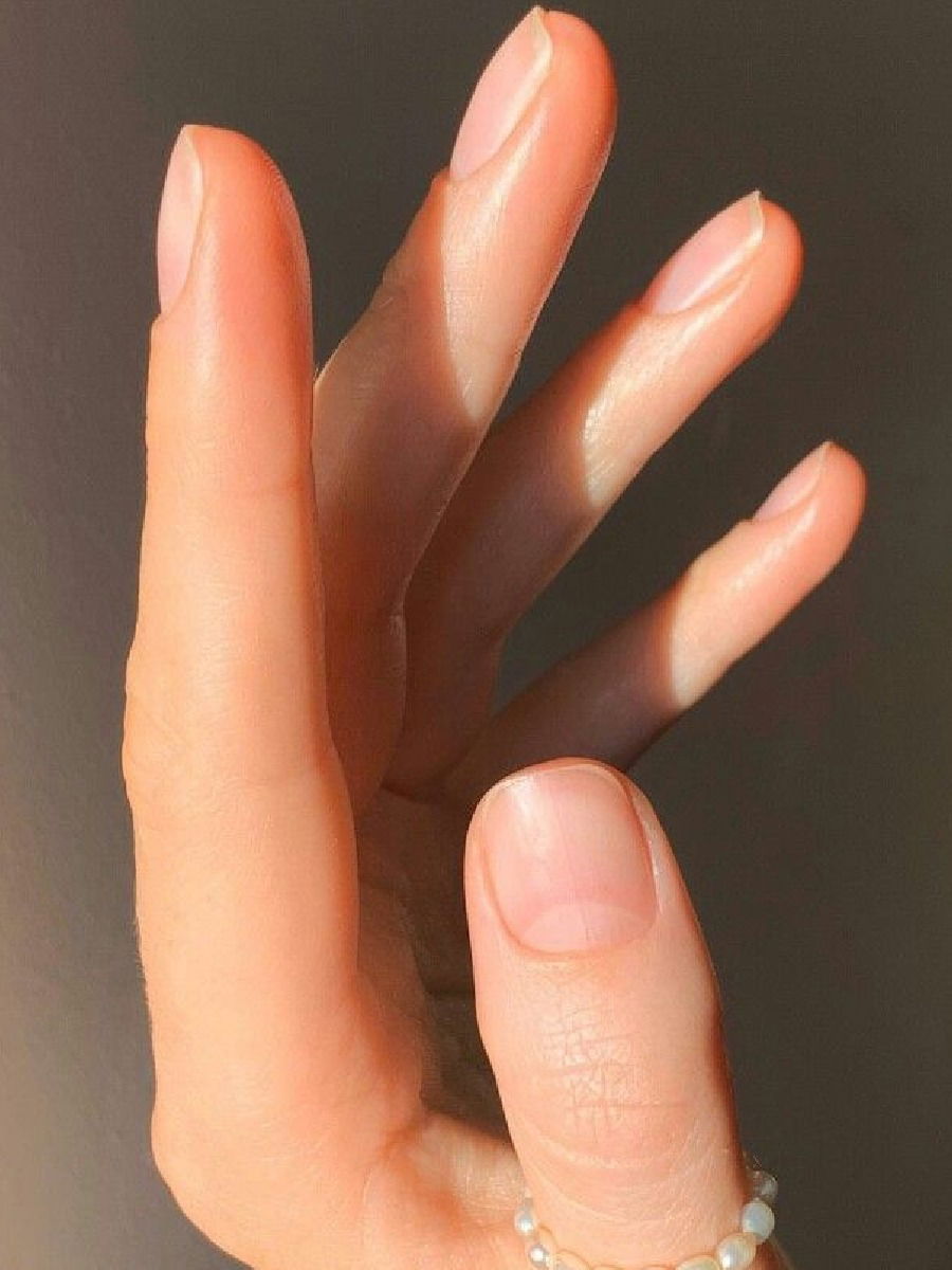 नखांवर तुम्हाला दिसते का चंद्रकाेर? - Marathi News | नखांवर तुम्हाला दिसते का चंद्रकाेर? | Latest Photos at Lokmat.com