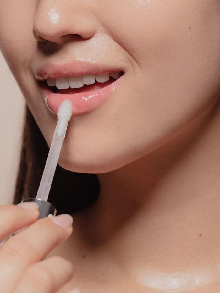 लिपग्लॉस लावणं आहे धोक्याचं? - Marathi News | लिपग्लॉस लावणं आहे धोक्याचं? | Latest Photos at Lokmat.com