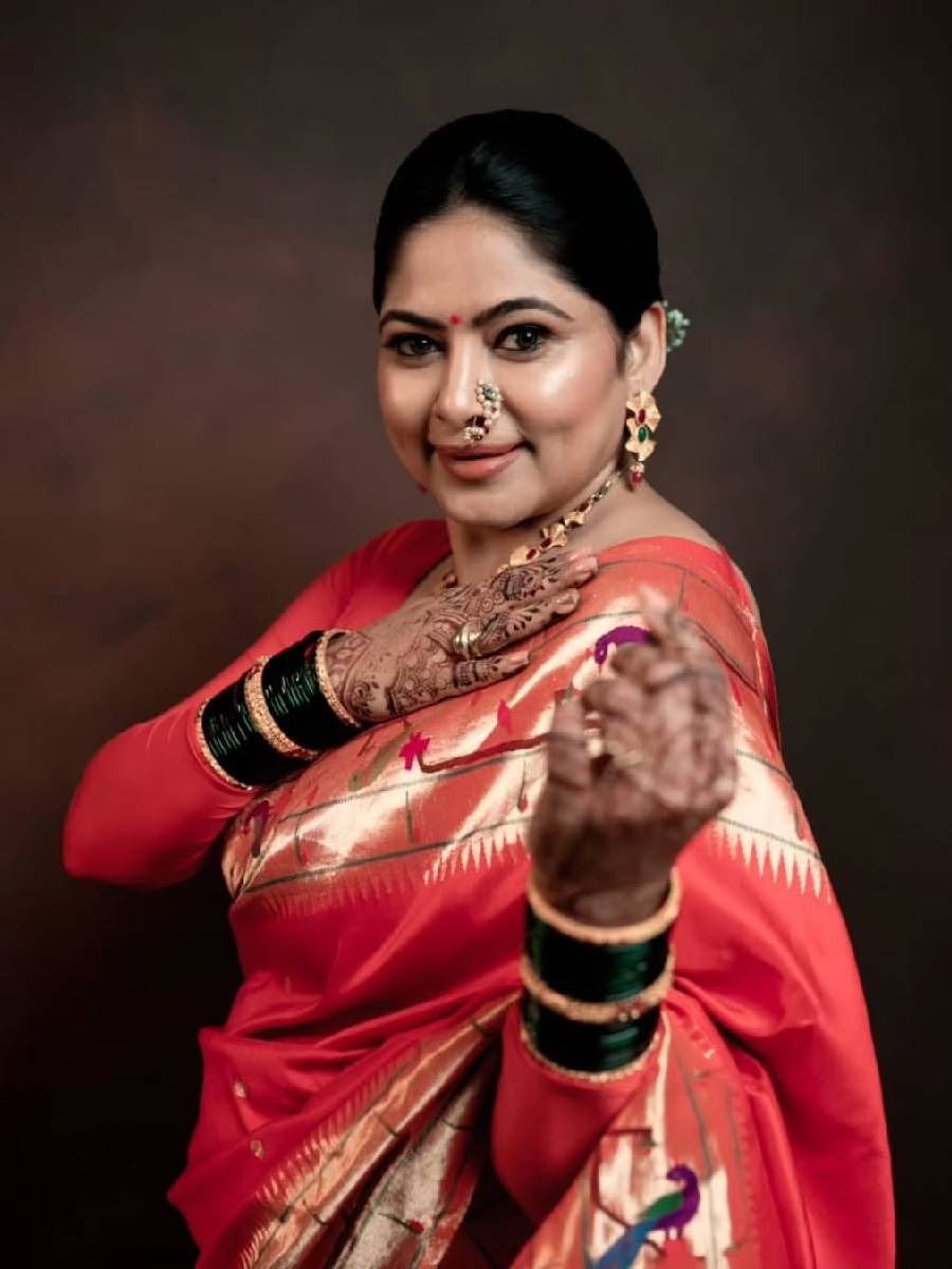 लाल रंगाच्या पैठणीत नटली श्वेता शिंदे