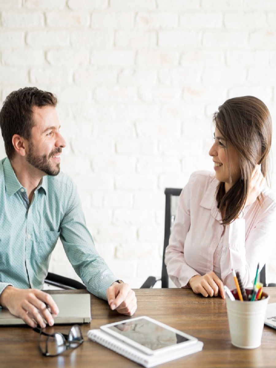 समोरचा खोटं बोलतोय कसं ओळखायचं ? - Marathi News | समोरचा खोटं बोलतोय कसं ओळखायचं ? | Latest Photos at Lokmat.com