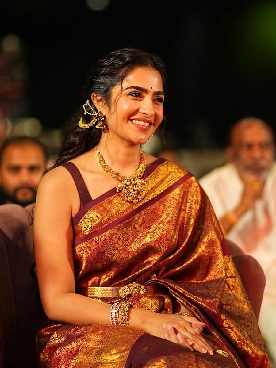 'Kantara'मधल्या रुक्मिणीचं लोभस रुप - Marathi News | 'Kantara'मधल्या रुक्मिणीचं लोभस रुप | Latest Photos at Lokmat.com