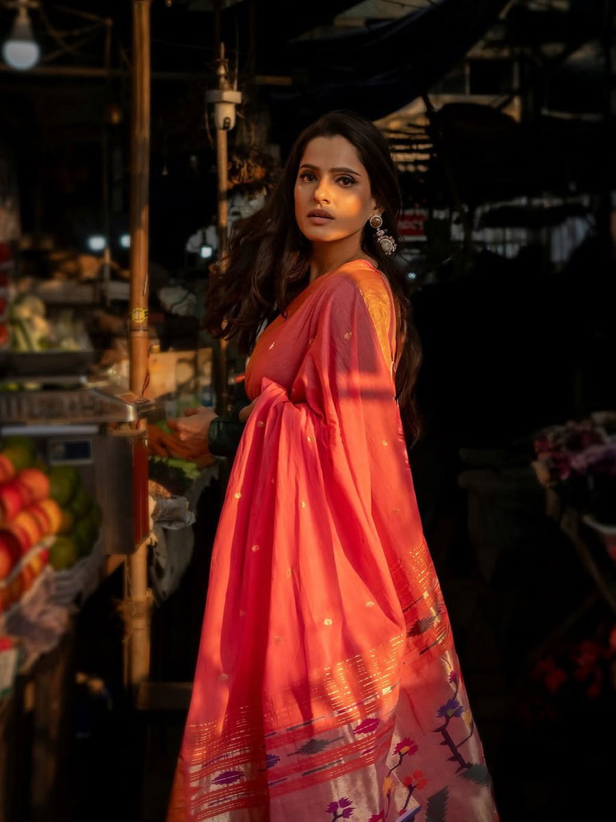 गुलाबी पैठणीत प्रियाचं घायाळ करणारं सौंदर्य गुलाबी पैठणीत प्रियाचं घायाळ करणारं सौंदर्य