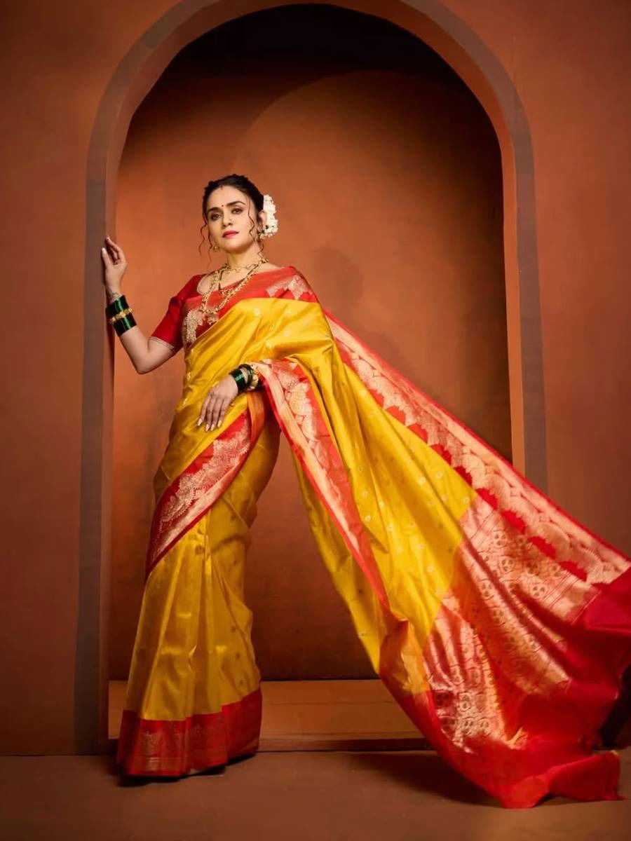 अमृताच्या साडीची किंमत ऐकून झोप उडेल! - Marathi News | अमृताच्या साडीची किंमत ऐकून झोप उडेल! | Latest Photos at Lokmat.com