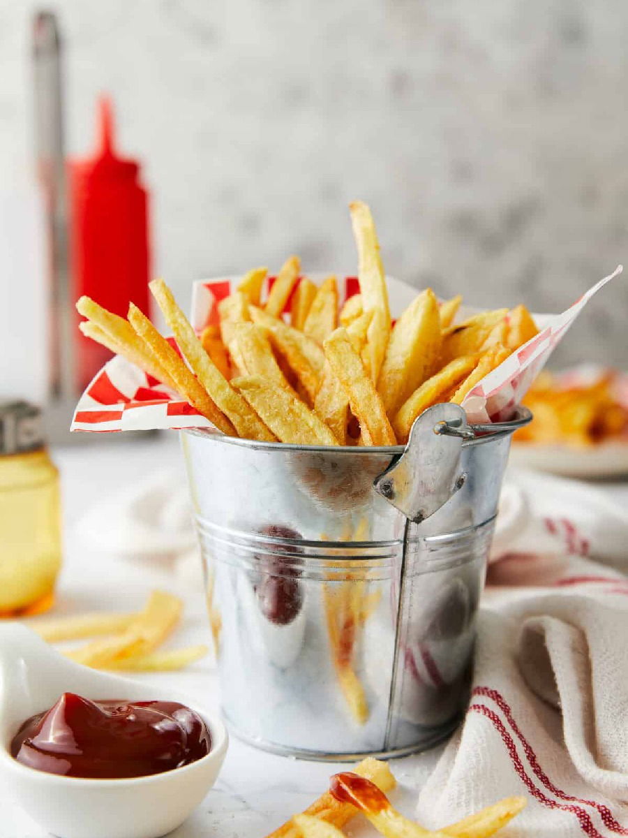 रेस्टॉरंटसारखे फ्रेंच फ्राइज करा आता घराच्या घरी, फॉलो करा या टीप्स - Marathi News | रेस्टॉरंटसारखे फ्रेंच फ्राइज करा आता घराच्या घरी, फॉलो करा या टीप्स | Latest Photos at Lokmat.com