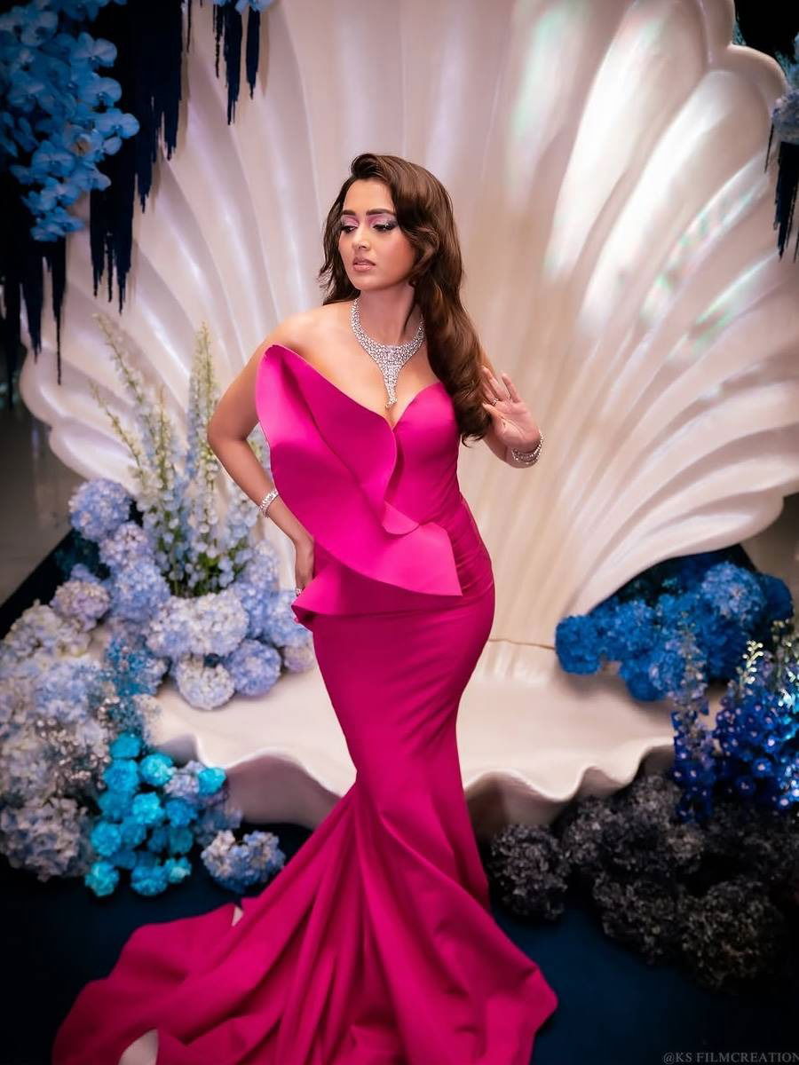 Mermaid! तेजस्वीचं भुलवणारं सौंदर्य - Marathi News | Mermaid! तेजस्वीचं भुलवणारं सौंदर्य | Latest Photos at Lokmat.com