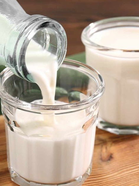 दुधासोबत कोणते पदार्थ खाऊ नये? - Marathi News | दुधासोबत कोणते पदार्थ खाऊ नये? | Latest Photos at Lokmat.com