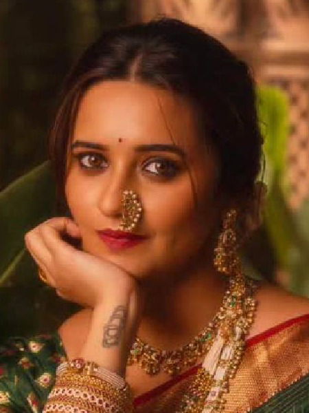 शिवानी सुर्वेचं वय किती माहितीये? - Marathi News | शिवानी सुर्वेचं वय किती माहितीये? | Latest Photos at Lokmat.com