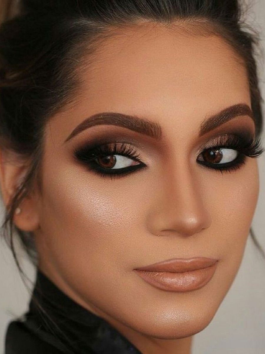 'या' चुकीमुळे आय मेकअप केल्यावर होतो डोळ्यांना त्रास! - Marathi News | 'या' चुकीमुळे आय मेकअप केल्यावर होतो डोळ्यांना त्रास! | Latest Photos at Lokmat.com