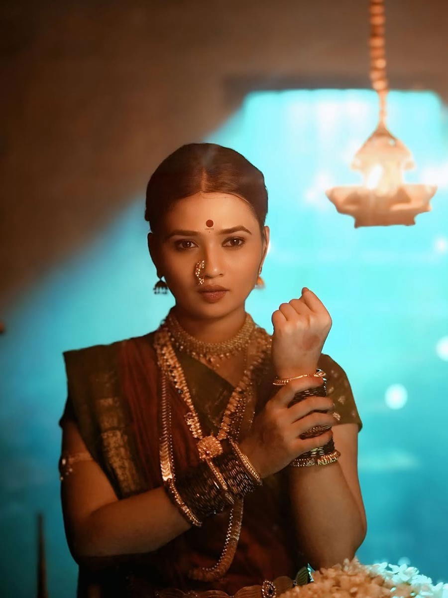 गौतमी पाटीलच्या कातिल अदा!