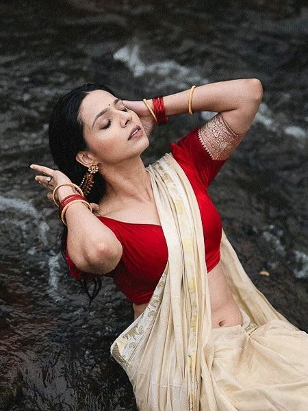 चिंब भिजलेले, रूप सजलेले...! - Marathi News | चिंब भिजलेले, रूप सजलेले...! | Latest Photos at Lokmat.com