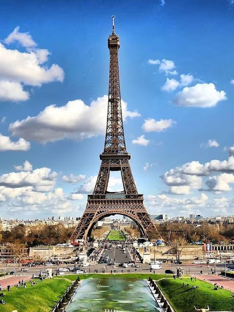 आयफेल टॉवरबद्दल १० सर्वात मनोरंजक गोष्टी - Marathi News | आयफेल टॉवरबद्दल १० सर्वात मनोरंजक गोष्टी | Latest Photos at Lokmat.com