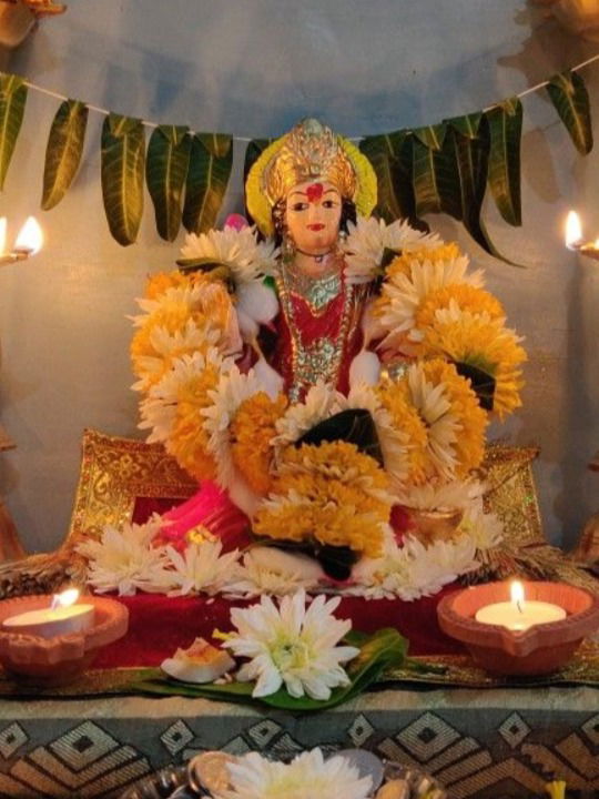 देवासमोर दिवा लावताना ‘ही’ चूक होते का? - Marathi News | देवासमोर दिवा लावताना ‘ही’ चूक होते का? | Latest Photos at Lokmat.com