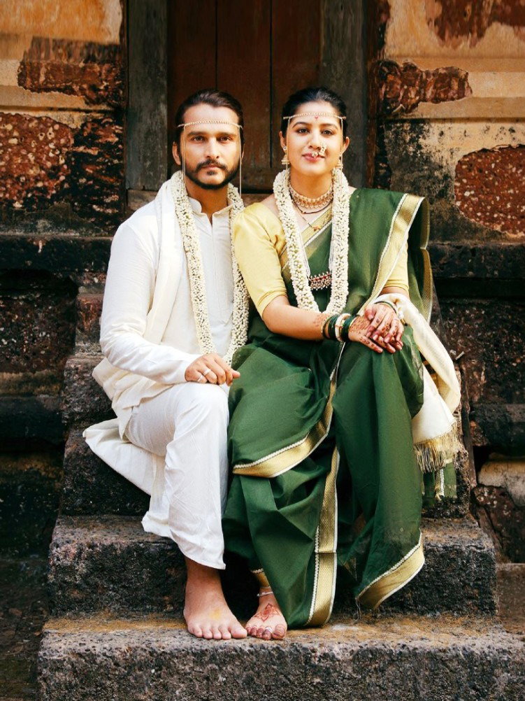 स्वानंदीचा नवरा आहे तरी कोण,तो काय करतो? - Marathi News | स्वानंदीचा नवरा आहे तरी कोण,तो काय करतो? | Latest Photos at Lokmat.com