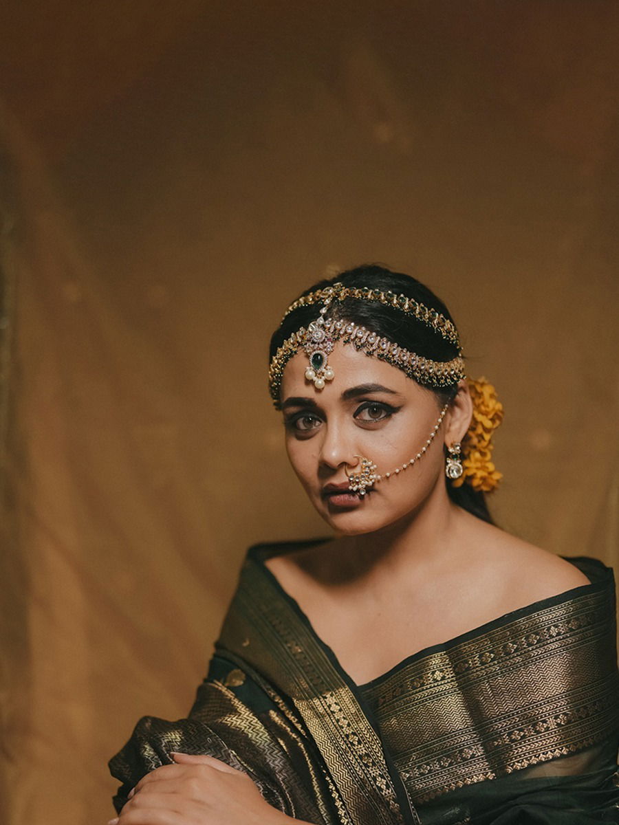 बड़ी धीरे जली रैना, धुआँ-धुआँ नैना - Marathi News | बड़ी धीरे जली रैना, धुआँ-धुआँ नैना | Latest Photos at Lokmat.com