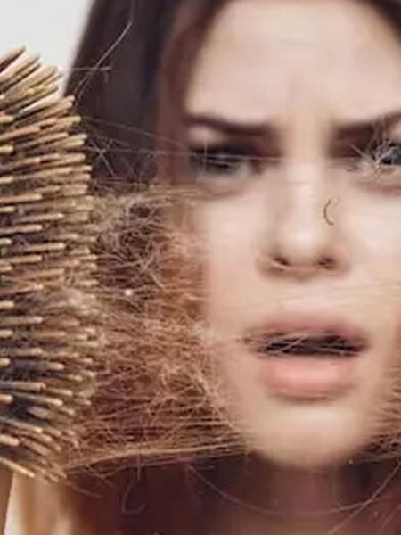 एका दिवसांत नेमके किती केस गळणे नॉर्मल ? - Marathi News | एका दिवसांत नेमके किती केस गळणे नॉर्मल ? | Latest Photos at Lokmat.com