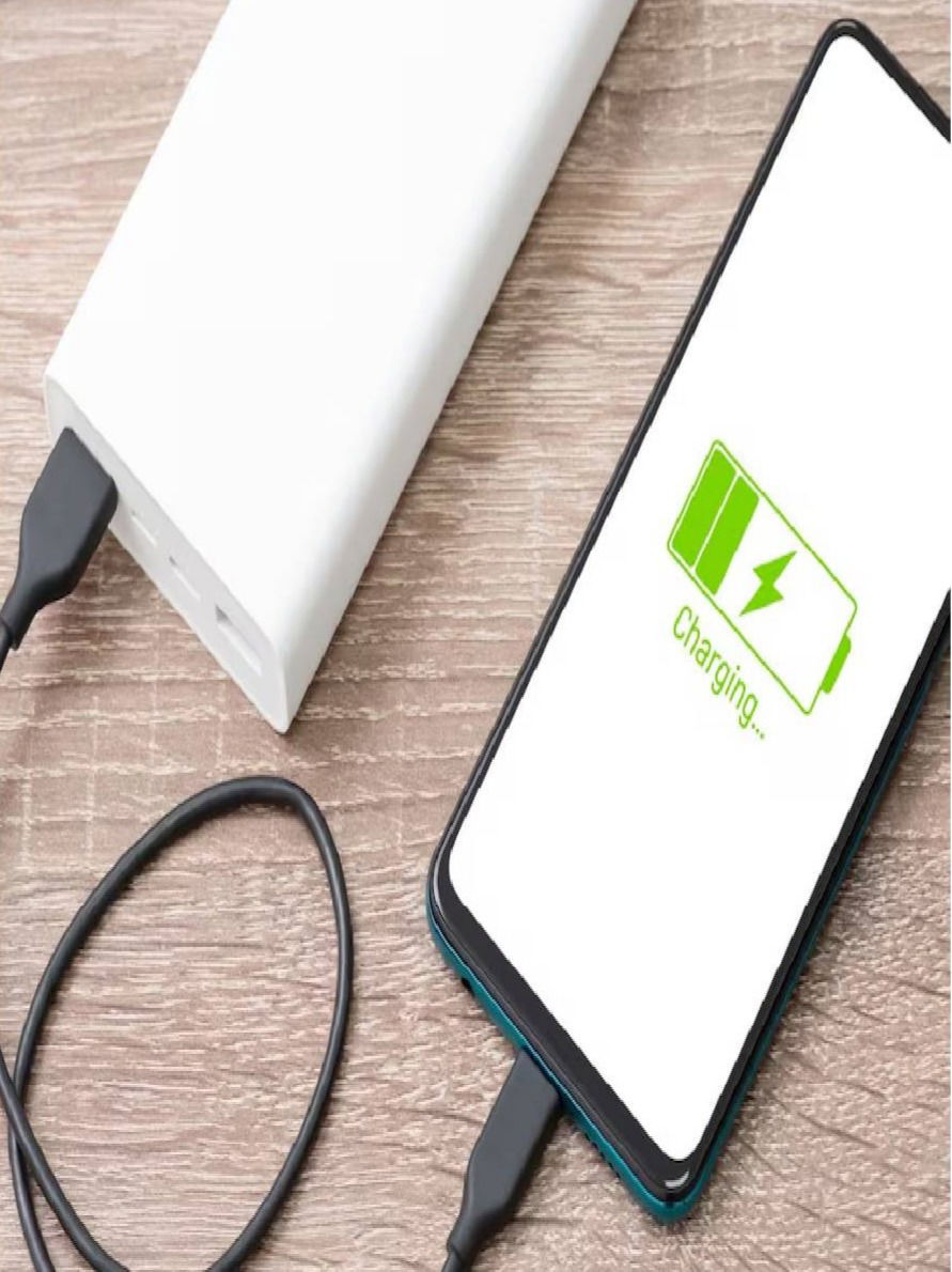 फोन चार्जिंगसाठी Power Bank वापरताय? - Marathi News | फोन चार्जिंगसाठी Power Bank वापरताय? | Latest Photos at Lokmat.com