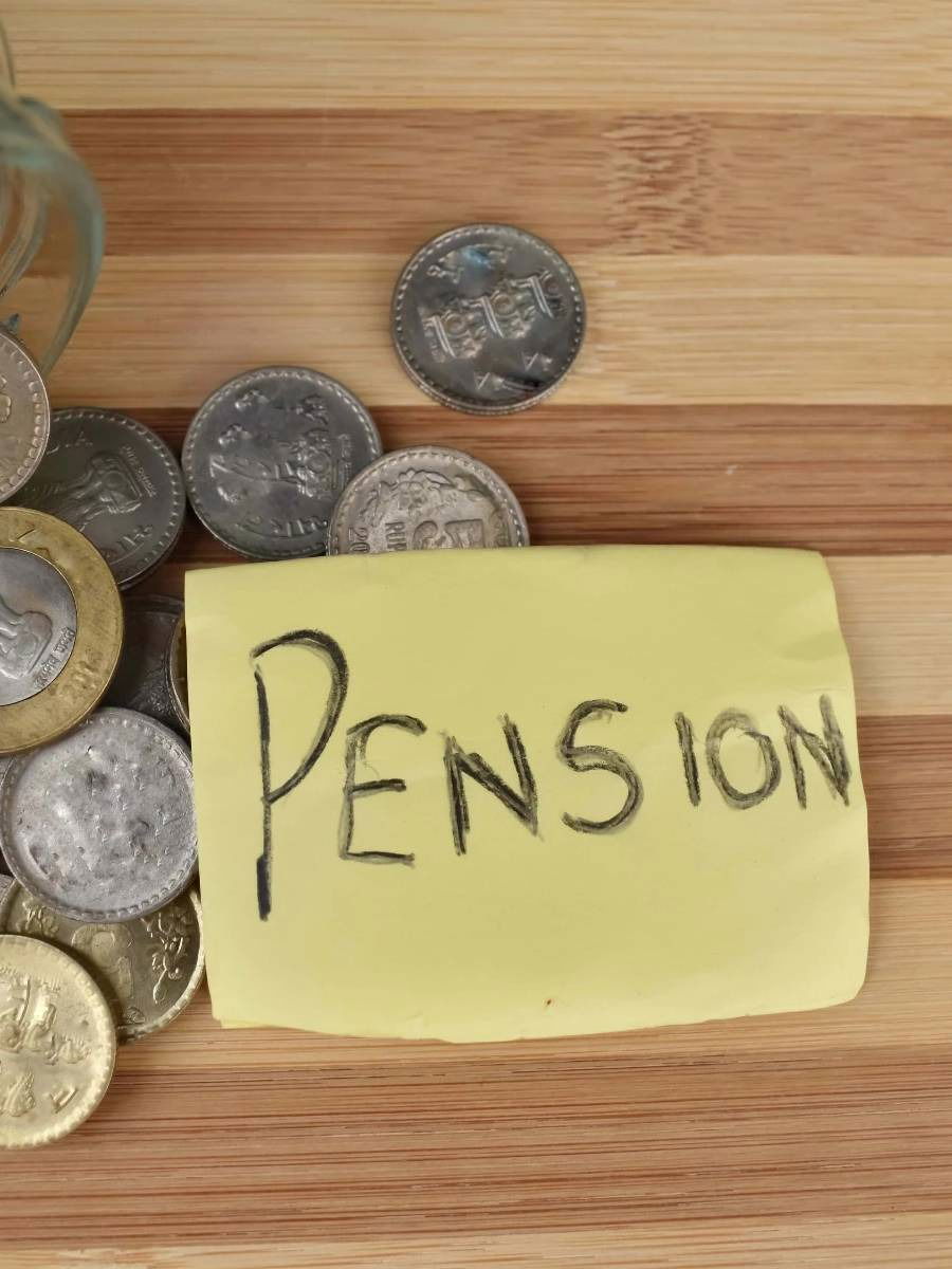 ६० वर्षांनंतर ५,००० रुपये पेन्शन कोणाला मिळते? जाणून घ्या - Marathi News | ६० वर्षांनंतर ५,००० रुपये पेन्शन कोणाला मिळते? जाणून घ्या | Latest Photos at Lokmat.com