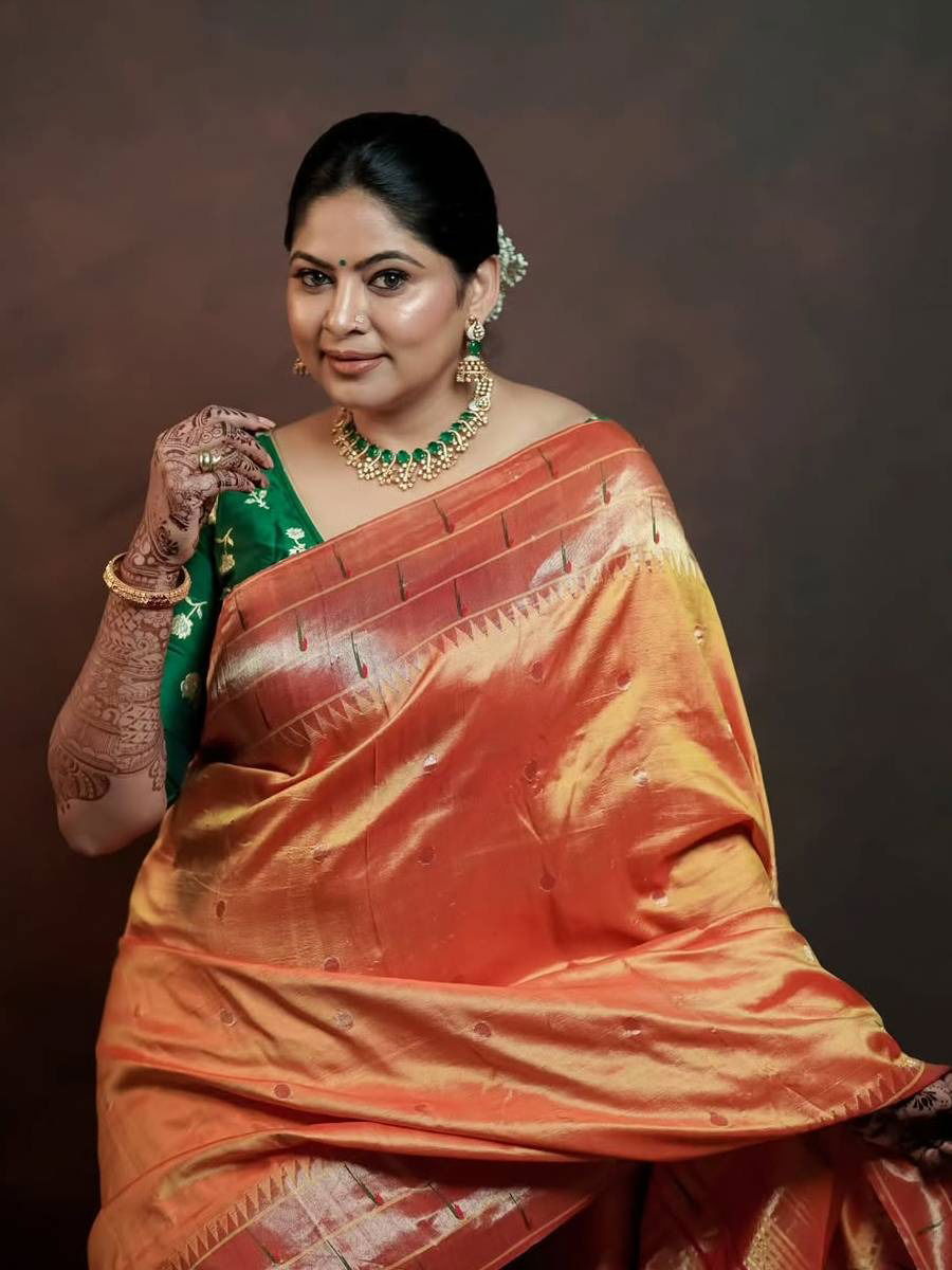 पैठणी साडीत सुंदर दिसतेय श्वेता शिंदे - Marathi News | पैठणी साडीत सुंदर दिसतेय श्वेता शिंदे | Latest Photos at Lokmat.com