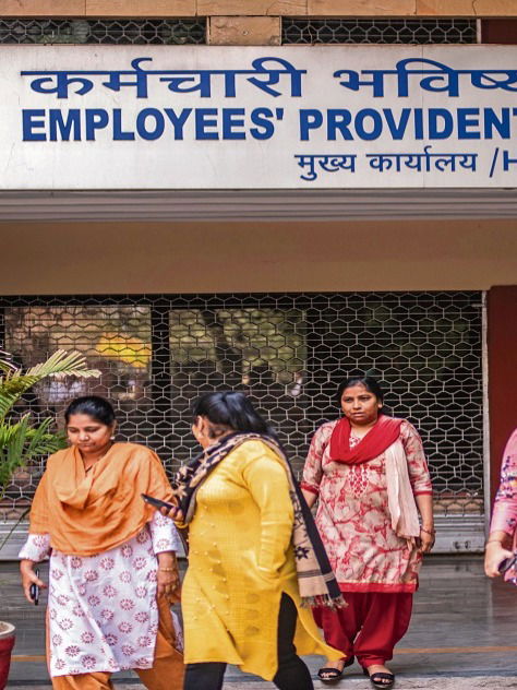 नोकरी गेली तरी PF लगेच नाही मिळणार! - Marathi News | नोकरी गेली तरी PF लगेच नाही मिळणार! | Latest Photos at Lokmat.com