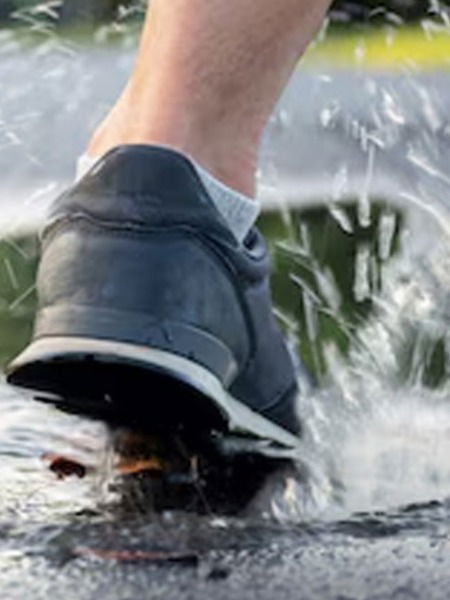 पावसाळ्यात घसरेल पाय? 'या ' चपला वापरताय का? - Marathi News | पावसाळ्यात घसरेल पाय? 'या ' चपला वापरताय का? | Latest Photos at Lokmat.com पावसाळ्यात घसरेल पाय? 'या ' चपला वापरताय का? - Marathi News | पावसाळ्यात घसरेल पाय? 'या ' चपला वापरताय का? | Latest Photos at Lokmat.com