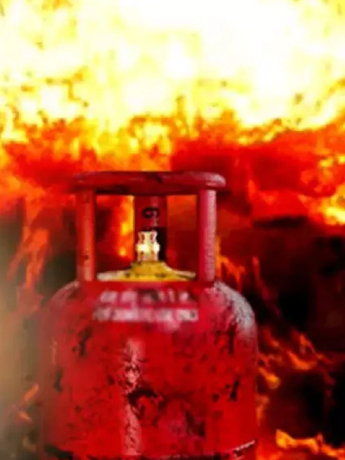 कोण कोणत्या कारण्यांमुळे फुटू शकतो सिलेंडर - Marathi News | कोण कोणत्या कारण्यांमुळे फुटू शकतो सिलेंडर | Latest Photos at Lokmat.com