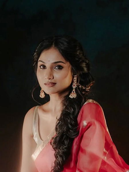 कुंजवनाची सुंदर राणी, रूप तुझे गं अंतर्यामी! कुंजवनाची सुंदर राणी, रूप तुझे गं अंतर्यामी!