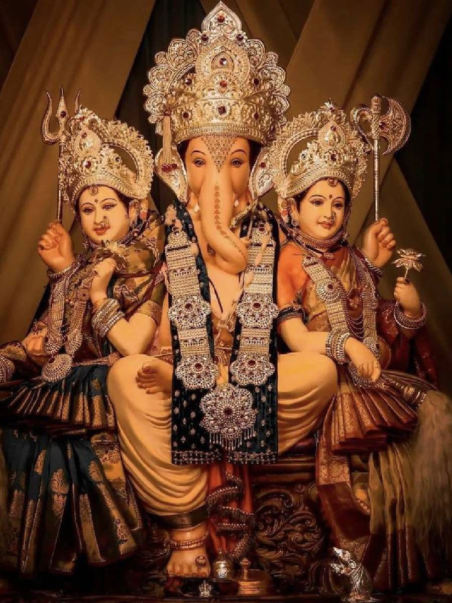 गणपतीला दोन बायका का आहेत? - Marathi News | गणपतीला दोन बायका का आहेत? | Latest Photos at Lokmat.com