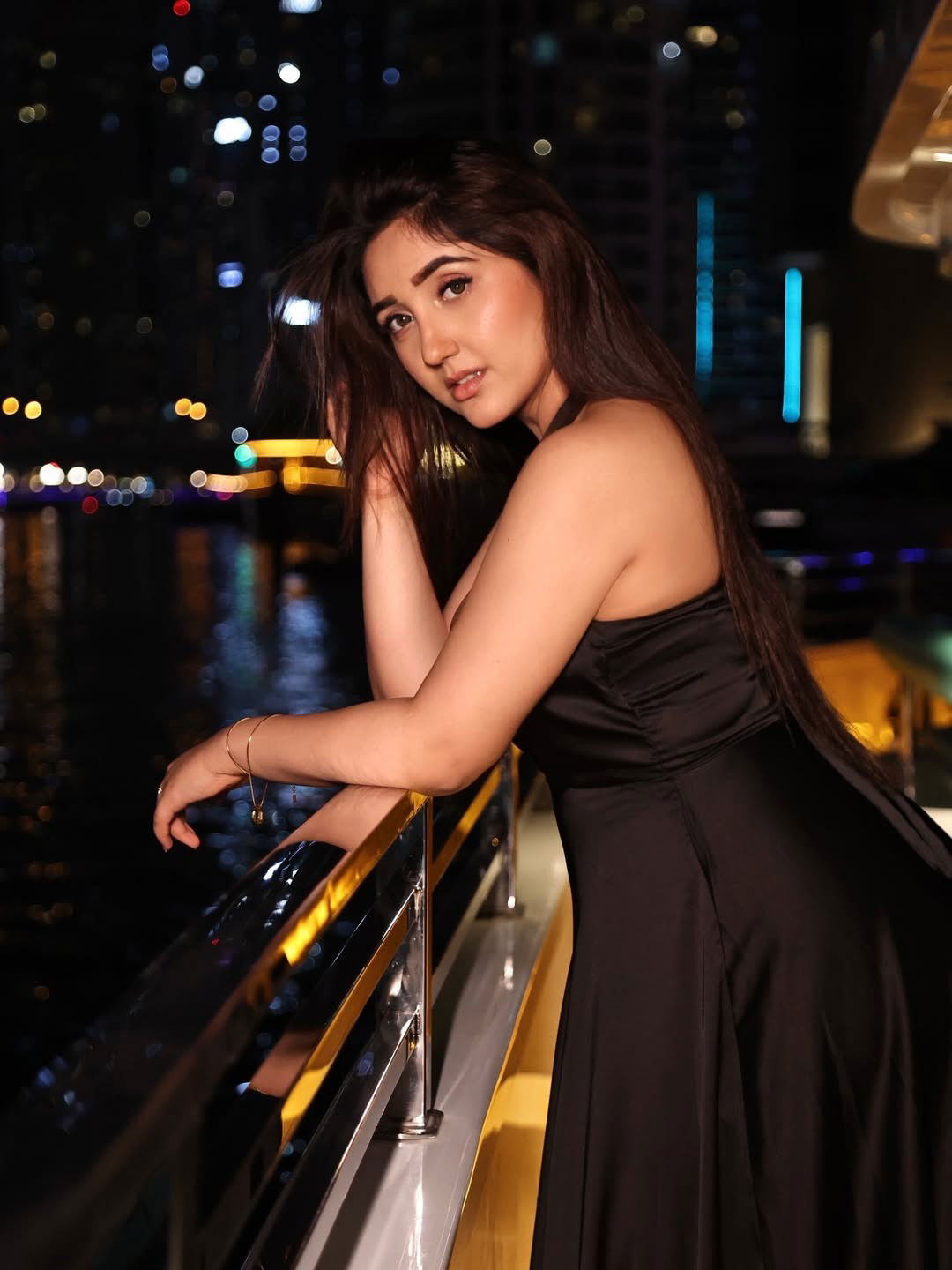 ब्युटी इन ब्लॅक! - Marathi News | ब्युटी इन ब्लॅक! | Latest Photos at Lokmat.com