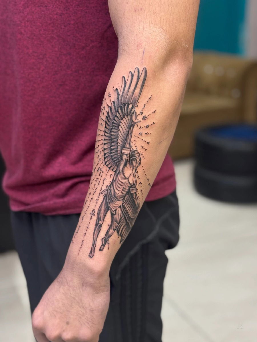 पहिल्यांदाच टॅटू काढताय? लक्षात ठेवा 'या' गोष्टी - Marathi News | पहिल्यांदाच टॅटू काढताय? लक्षात ठेवा 'या' गोष्टी | Latest Photos at Lokmat.com