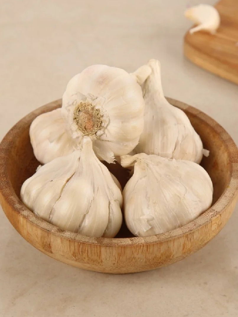 लसणाच्या लेपामुळे दूर होतील पिंपल्स - Marathi News | लसणाच्या लेपामुळे दूर होतील पिंपल्स | Latest Photos at Lokmat.com