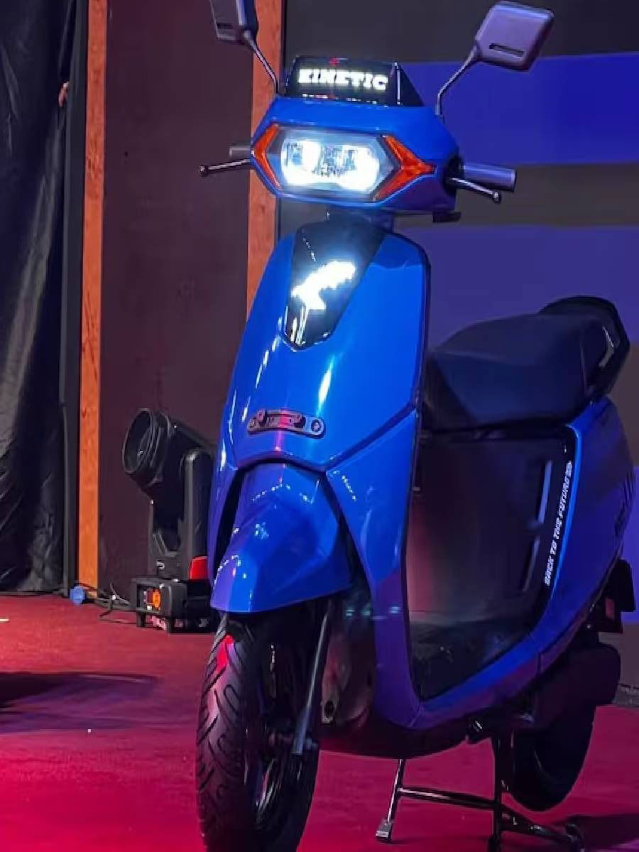 कायनेटिक DX इलेक्ट्रिक स्कूटरचा क्लासिक लूक - Marathi News | कायनेटिक DX इलेक्ट्रिक स्कूटरचा क्लासिक लूक | Latest Photos at Lokmat.com