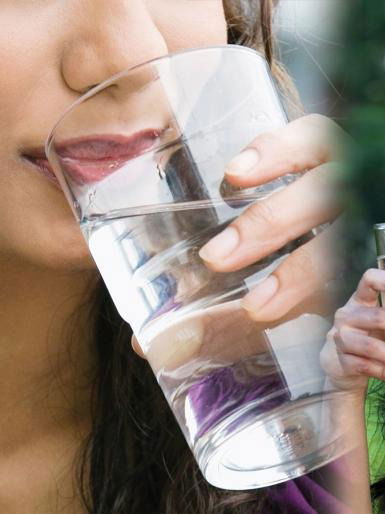 सकाळची सुरुवात कोमट पाण्याने करा! शरीरातील विषारी घटक पडतील बाहेर - Marathi News | सकाळची सुरुवात कोमट पाण्याने करा! शरीरातील विषारी घटक पडतील बाहेर | Latest Photos at Lokmat.com