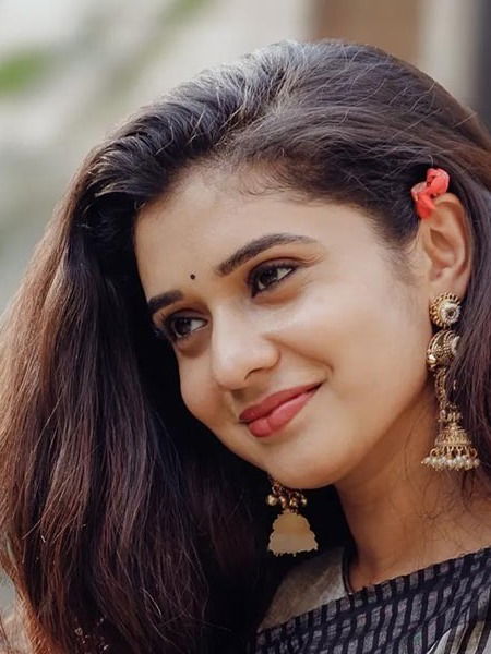 चांदण्या रूपाचं हे फुलावानी लाजणं!