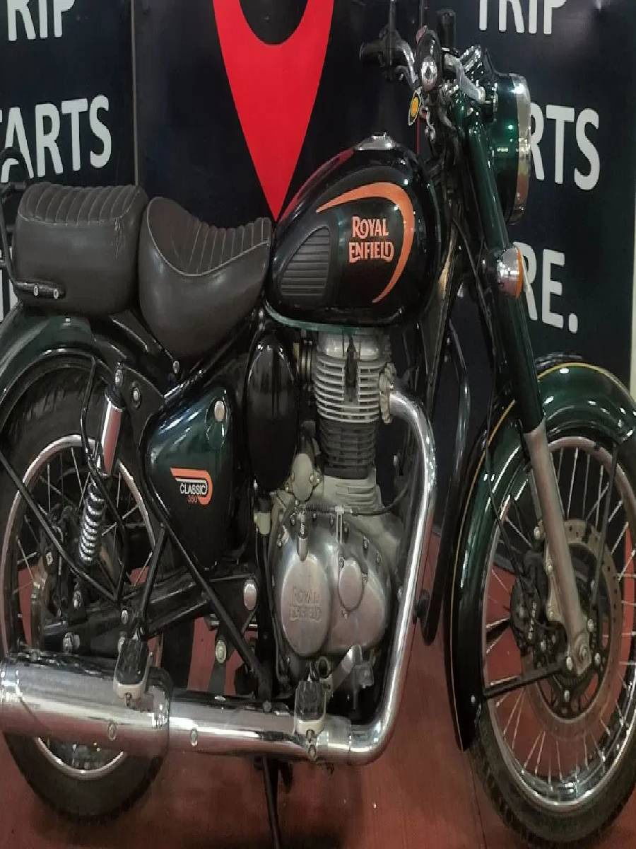 रॉयल एनफील्डने रचला इतिहास, एका महिन्यात इतक्या गाड्यांची विक्री - Marathi News | रॉयल एनफील्डने रचला इतिहास, एका महिन्यात इतक्या गाड्यांची विक्री | Latest Photos at Lokmat.com