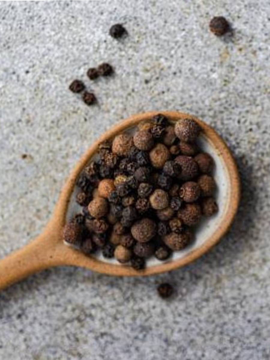 झोपण्यापूर्वी काळी मिरी खाण्याचे खूप फायदे होतात - Marathi News | झोपण्यापूर्वी काळी मिरी खाण्याचे खूप फायदे होतात | Latest Photos at Lokmat.com