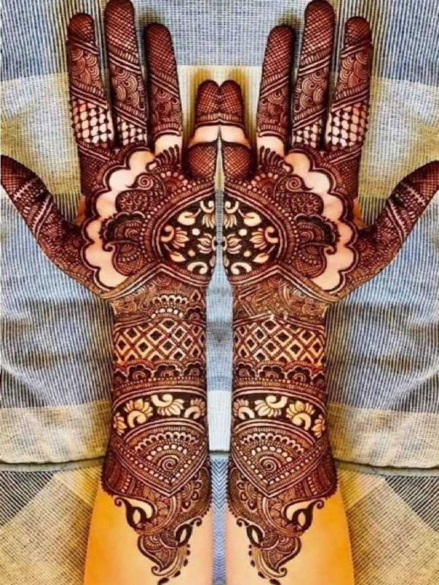 मेंदीचा रंग गडद होण्यासाठी फॉलो करा 'या' 5 टिप्स - Marathi News | मेंदीचा रंग गडद होण्यासाठी फॉलो करा 'या' 5 टिप्स | Latest Photos at Lokmat.com