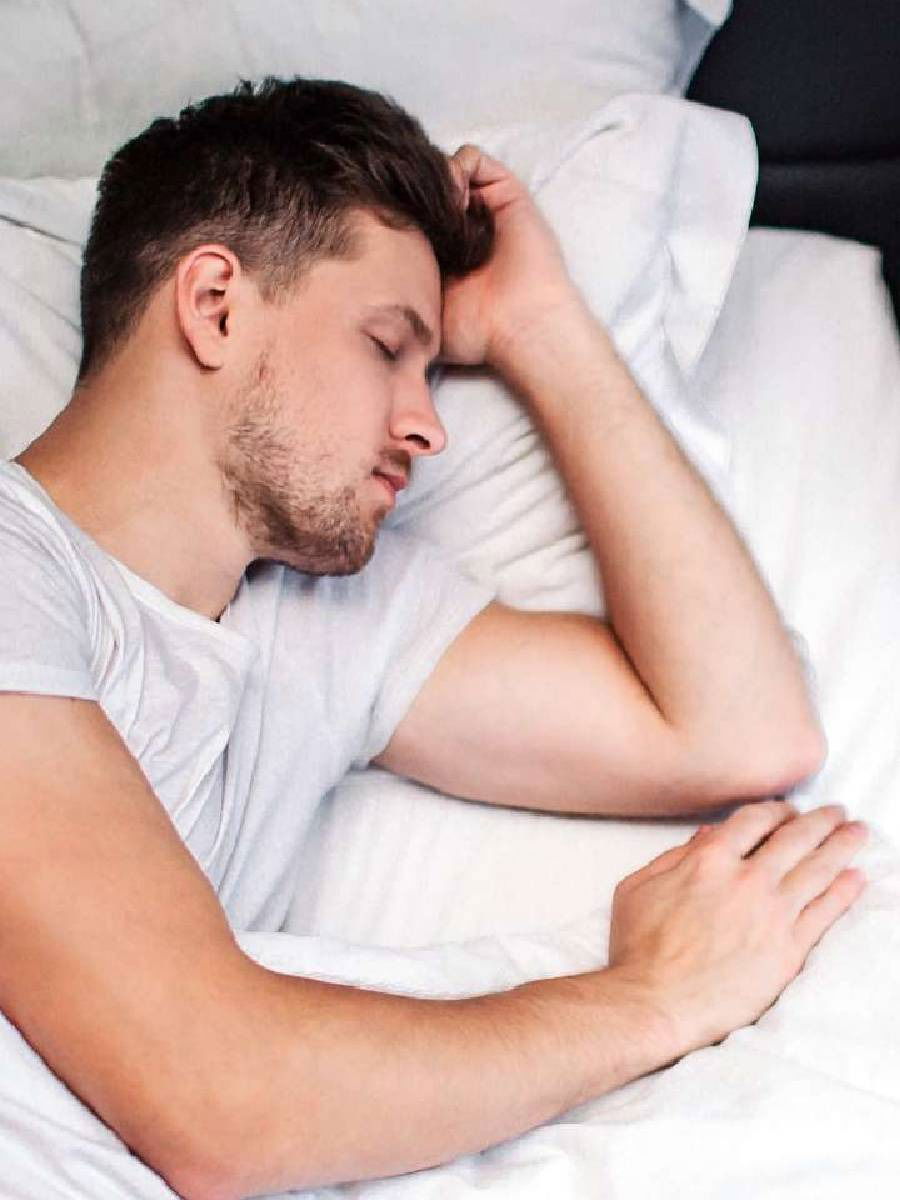 लाईट सुरू ठेवून झोपलात तर काय होतं? - Marathi News | लाईट सुरू ठेवून झोपलात तर काय होतं? | Latest Photos at Lokmat.com