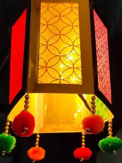 दिवाळीसाठी घरीच करा ' असा ' आकाशकंदील, भन्नाट आयडिया - Marathi News | दिवाळीसाठी घरीच करा ' असा ' आकाशकंदील, भन्नाट आयडिया | Latest Photos at Lokmat.com