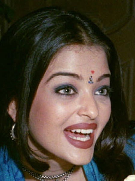 मीच माझ्या रुपाची राणी गं! पाहा ऐश्वर्या रायचे दुर्मिळ फोटो... - Marathi News | मीच माझ्या रुपाची राणी गं! पाहा ऐश्वर्या रायचे दुर्मिळ फोटो... | Latest Photos at Lokmat.com