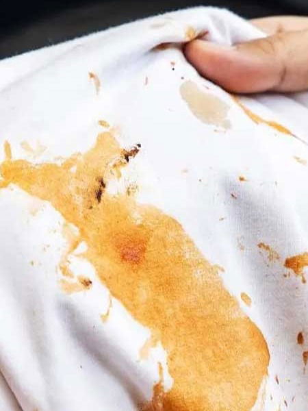 फक्त ५ मिनिटांत काढा पांढऱ्याशुभ्र जीन्सवरील हट्टी डाग... - Marathi News | फक्त ५ मिनिटांत काढा पांढऱ्याशुभ्र जीन्सवरील हट्टी डाग... | Latest Photos at Lokmat.com