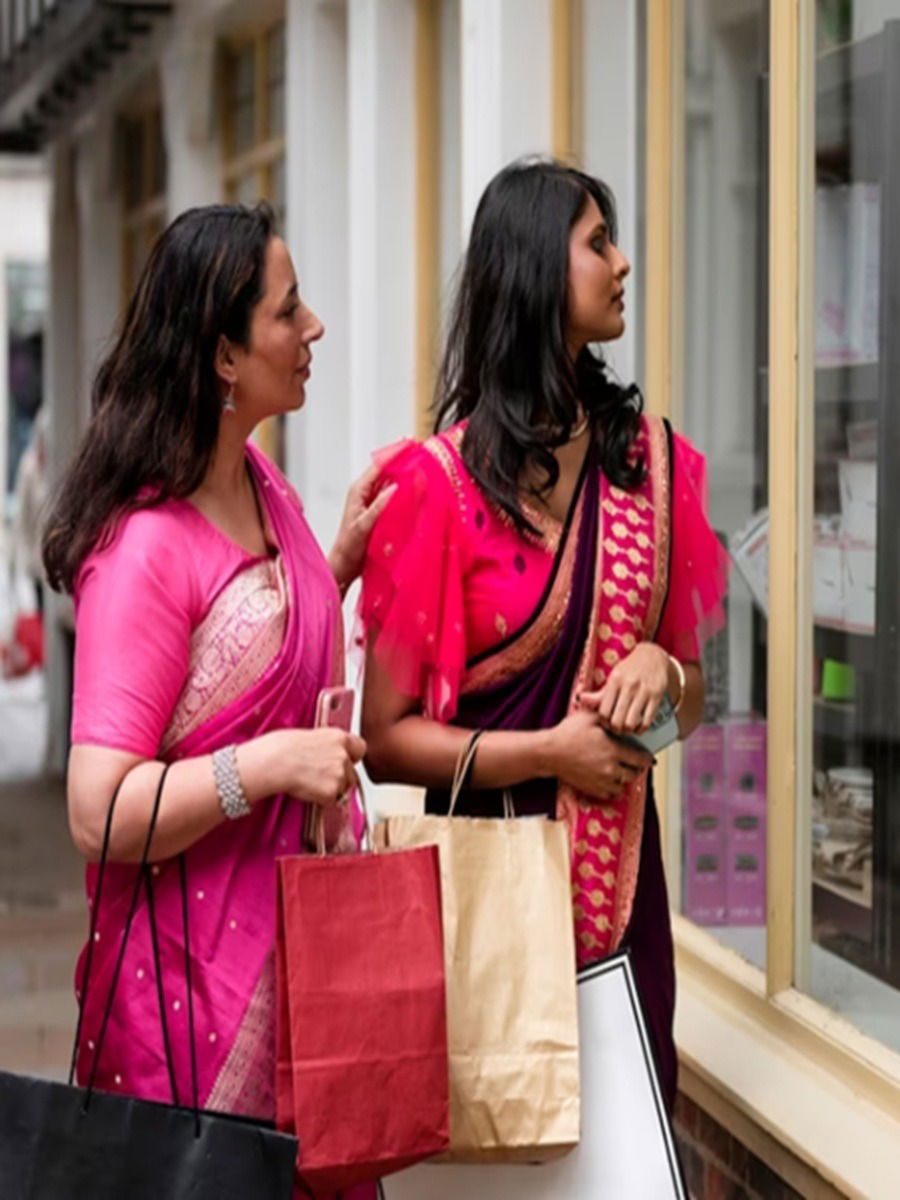 GST बदलांमुळे महिलांना काय फायदा? होणार मोठी बचत - Marathi News | GST बदलांमुळे महिलांना काय फायदा? होणार मोठी बचत | Latest Photos at Lokmat.com