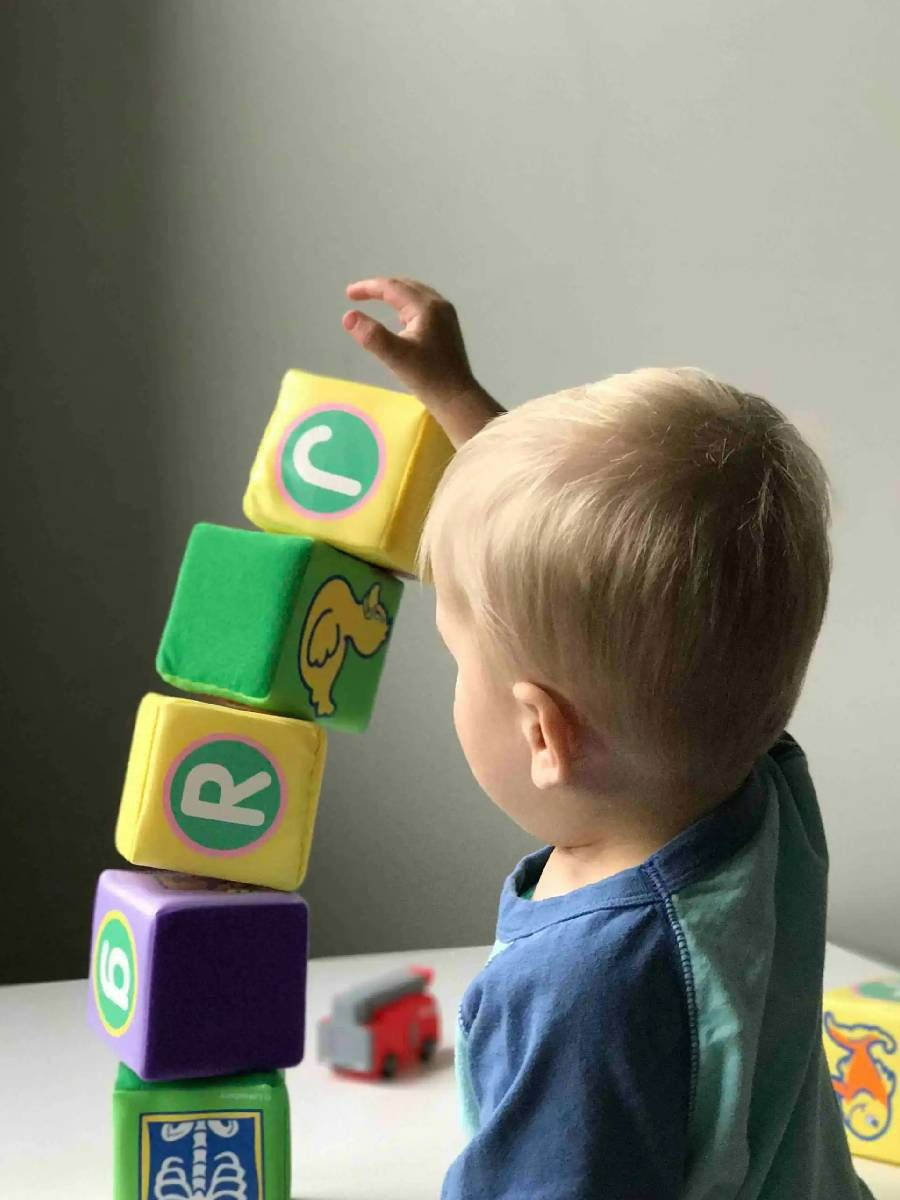 मुलांचा स्क्रीन टाइम कसा कमी करायचा? हे घ्या ७ उपाय - Marathi News | मुलांचा स्क्रीन टाइम कसा कमी करायचा? हे घ्या ७ उपाय | Latest Photos at Lokmat.com