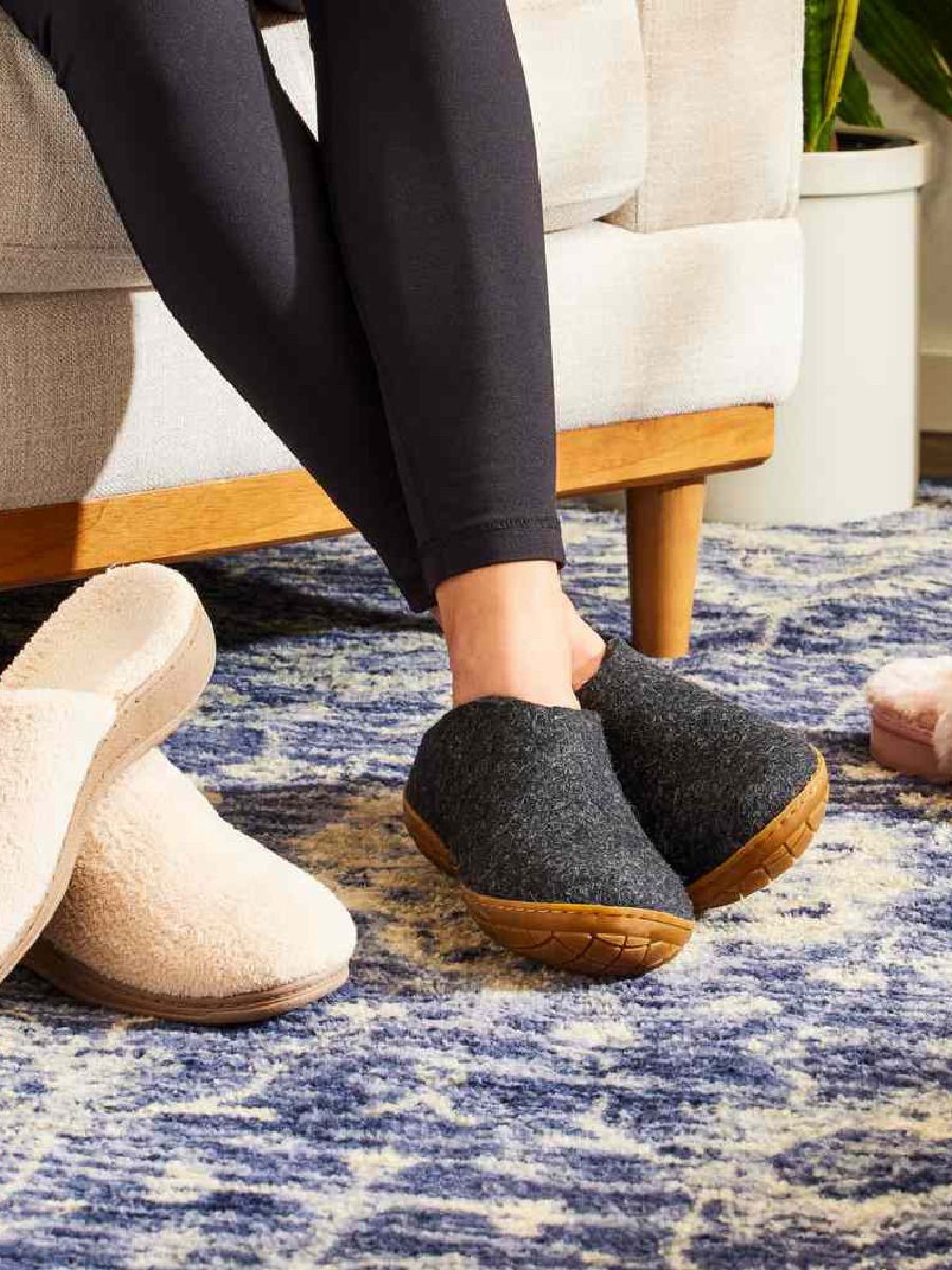 घरात चप्पल घालून वावरणं मानलं जातं अशुभ? 'ही' आहेत मुख्य कारणं - Marathi News | घरात चप्पल घालून वावरणं मानलं जातं अशुभ? 'ही' आहेत मुख्य कारणं | Latest Photos at Lokmat.com