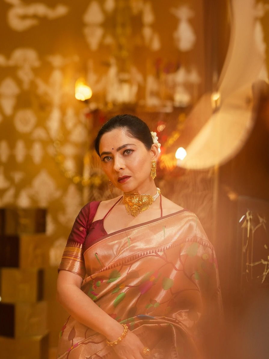 सोनाली कुलकर्णीचं दिवाळीनिमित्त खास फोटोशूट - Marathi News | सोनाली कुलकर्णीचं दिवाळीनिमित्त खास फोटोशूट | Latest Photos at Lokmat.com