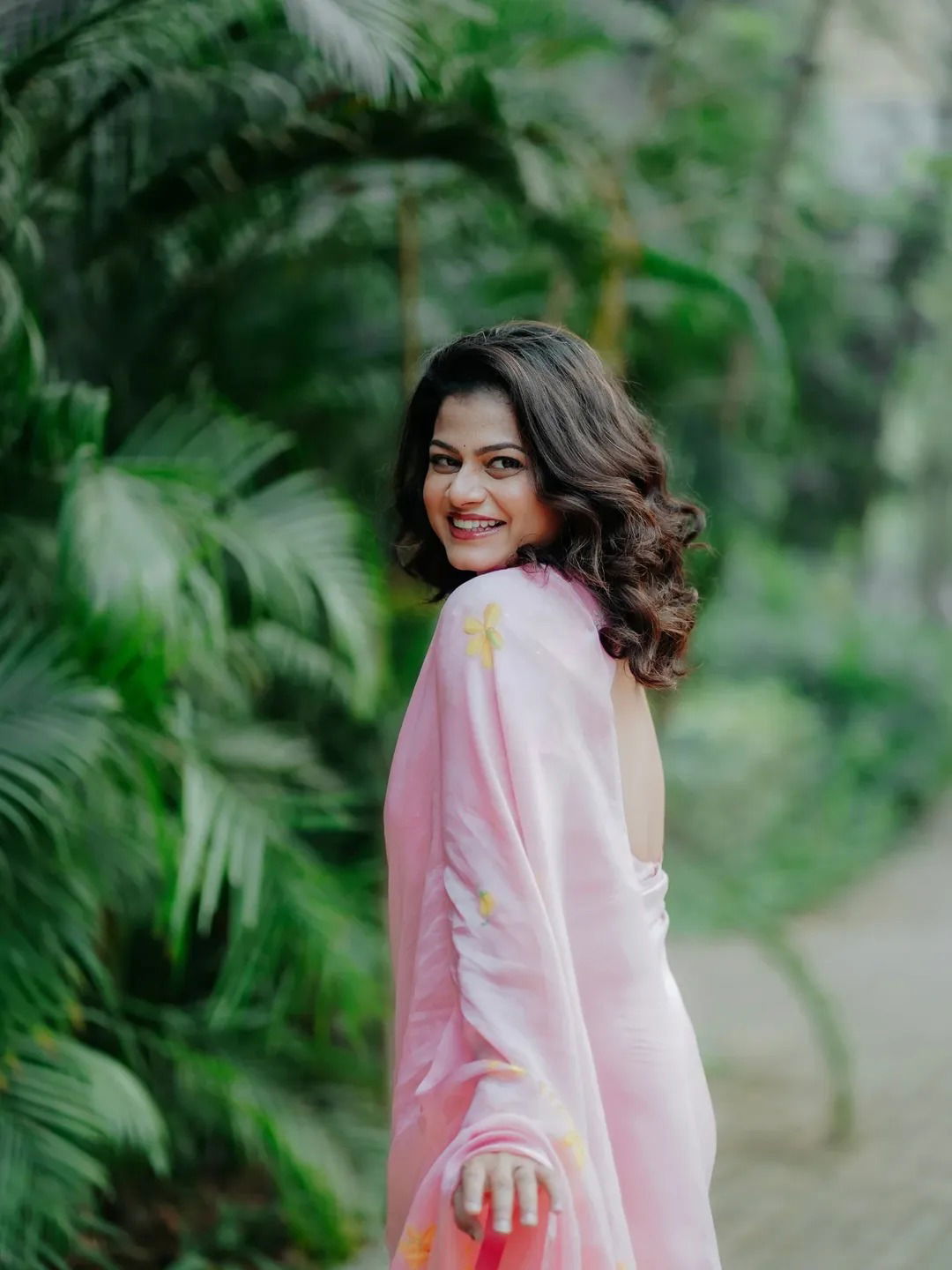 सारी..नॉट सॉरी! - Marathi News | सारी..नॉट सॉरी! | Latest Photos at Lokmat.com