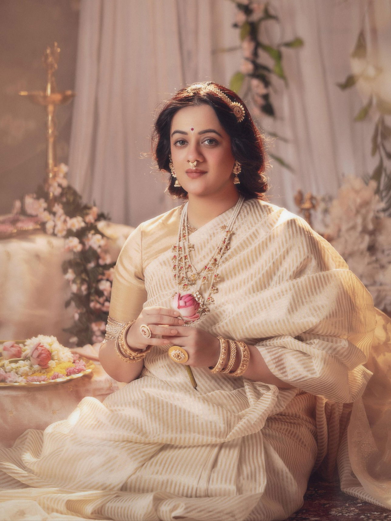 लक्ष्मीपूजनाला स्पृहाने केला अनोखा लूक - Marathi News | लक्ष्मीपूजनाला स्पृहाने केला अनोखा लूक | Latest Photos at Lokmat.com