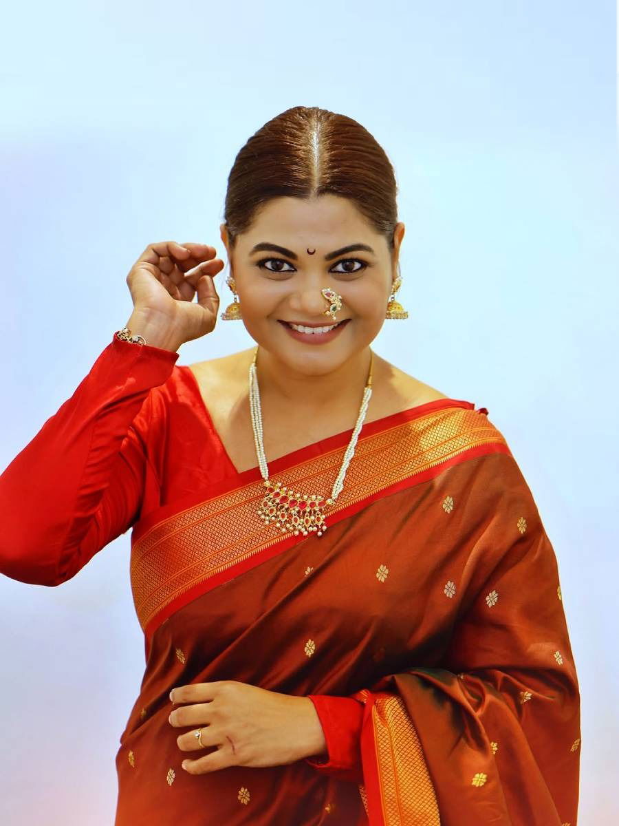 आईच्या पैठणी साडीत कशी नटलीये नम्रता... - Marathi News | आईच्या पैठणी साडीत कशी नटलीये नम्रता... | Latest Photos at Lokmat.com