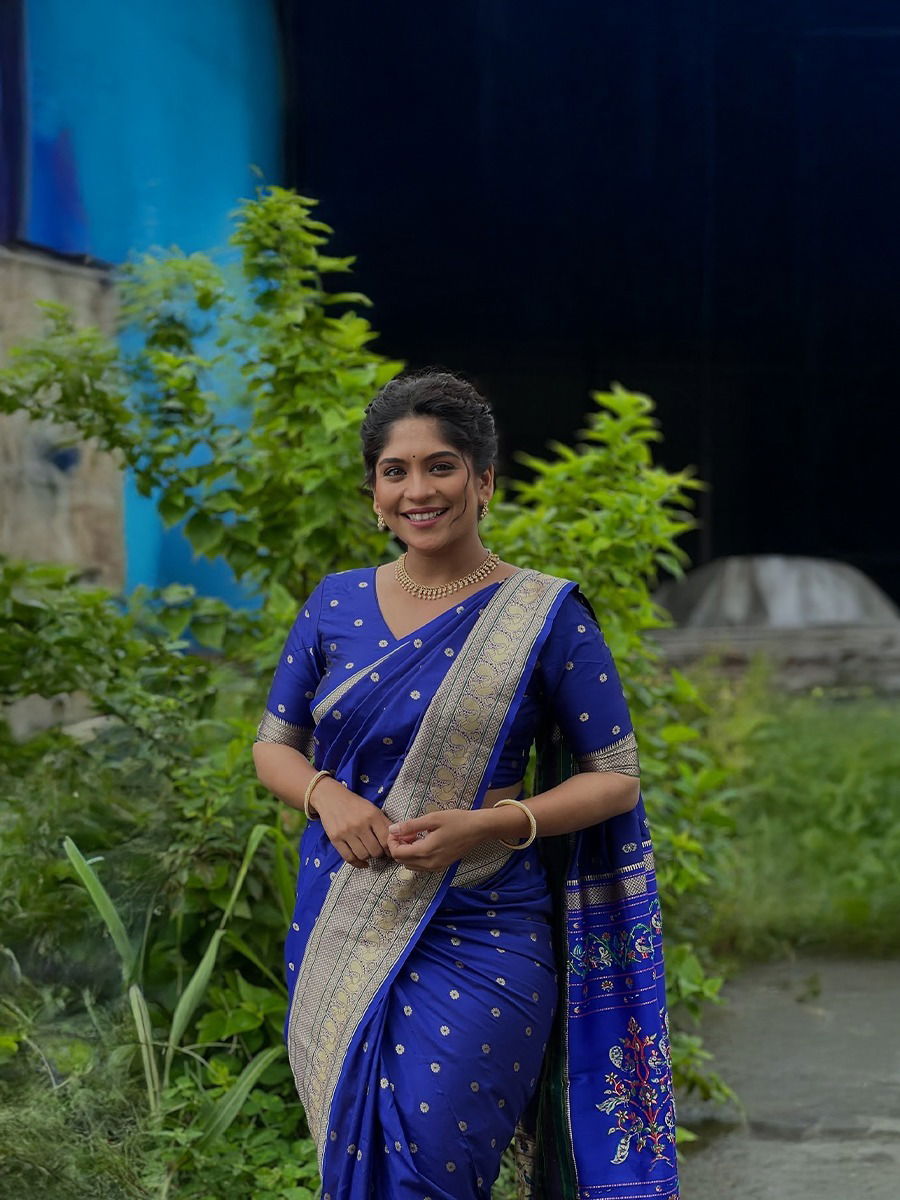 सुंदरा मनामध्ये भरली..! - Marathi News | सुंदरा मनामध्ये भरली..! | Latest Photos at Lokmat.com