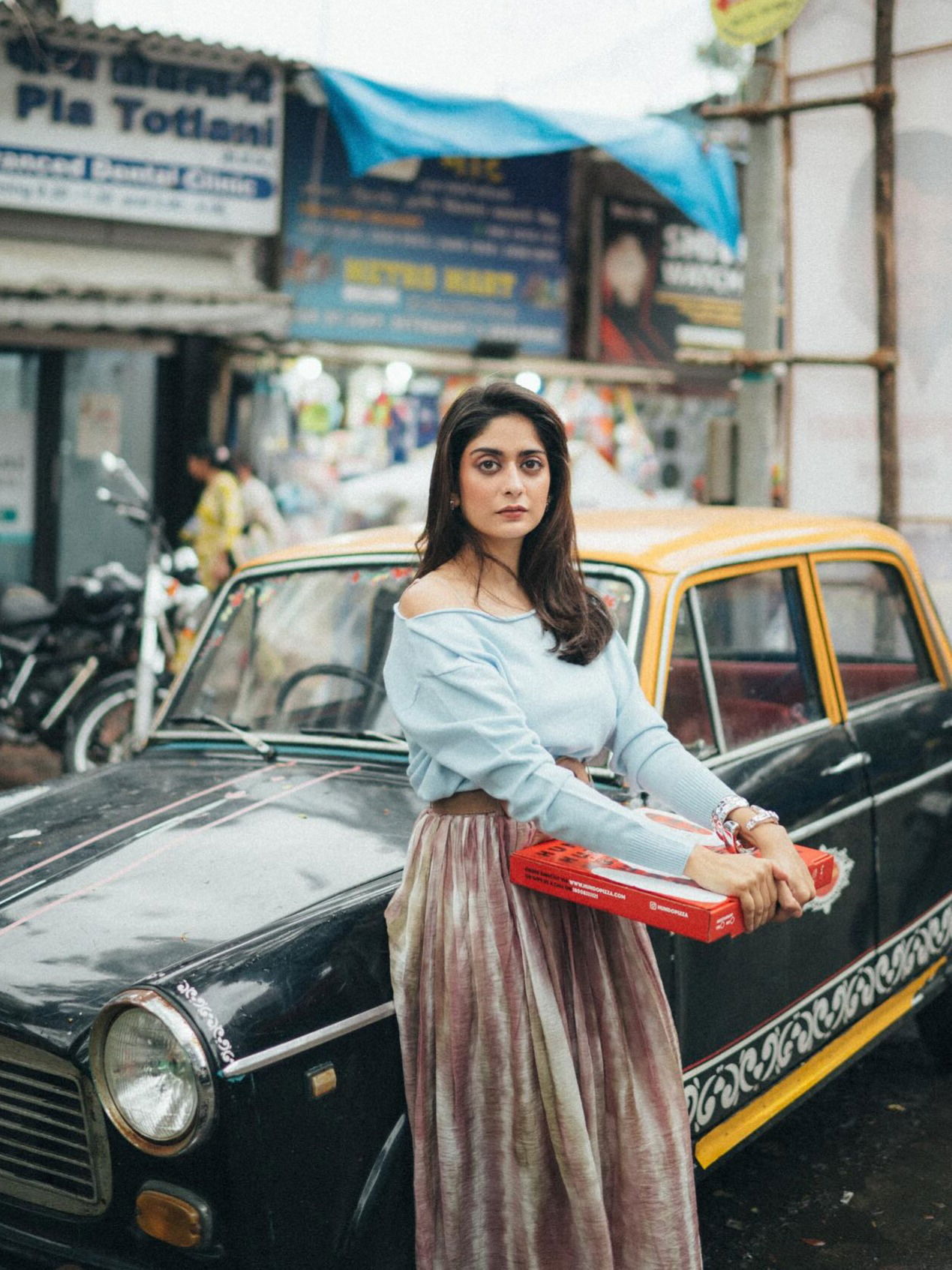 मुंबईच्या रस्त्यांवर बॉलिवूड अभिनेत्रीचं खास फोटोशूट मुंबईच्या रस्त्यांवर बॉलिवूड अभिनेत्रीचं खास फोटोशूट